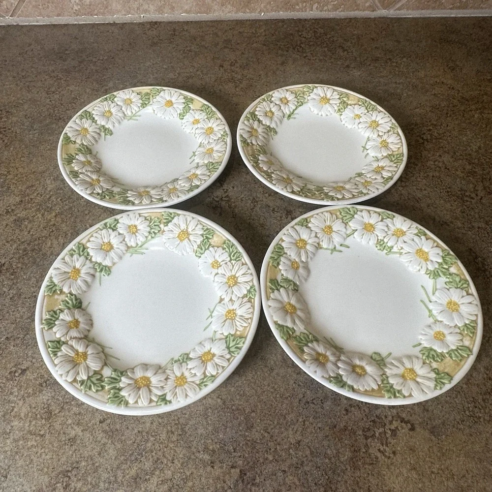 Vintage 1960's Poppytrail Metlox Sculptured Daisy Bread Plates Set Of 4 USA